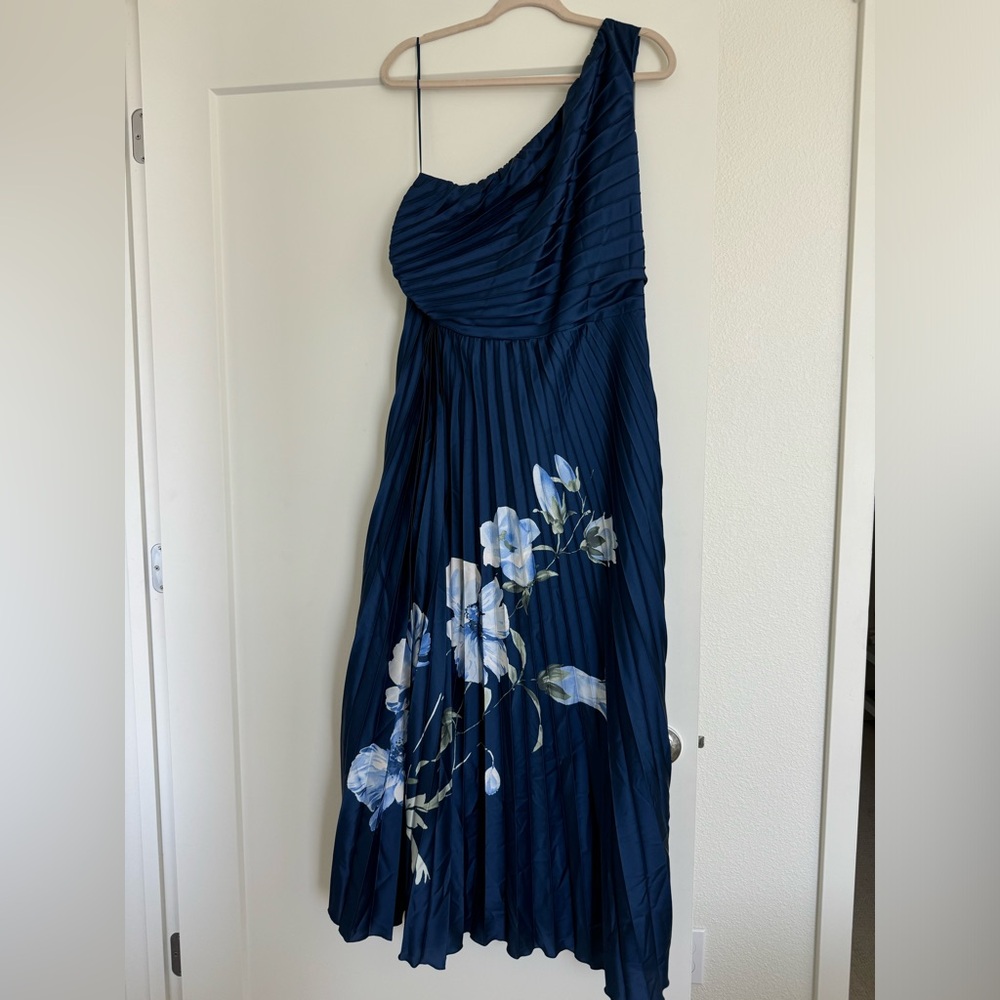 Abercrombie & Fitch Navy One-Shoulder Floral Pleated Dress